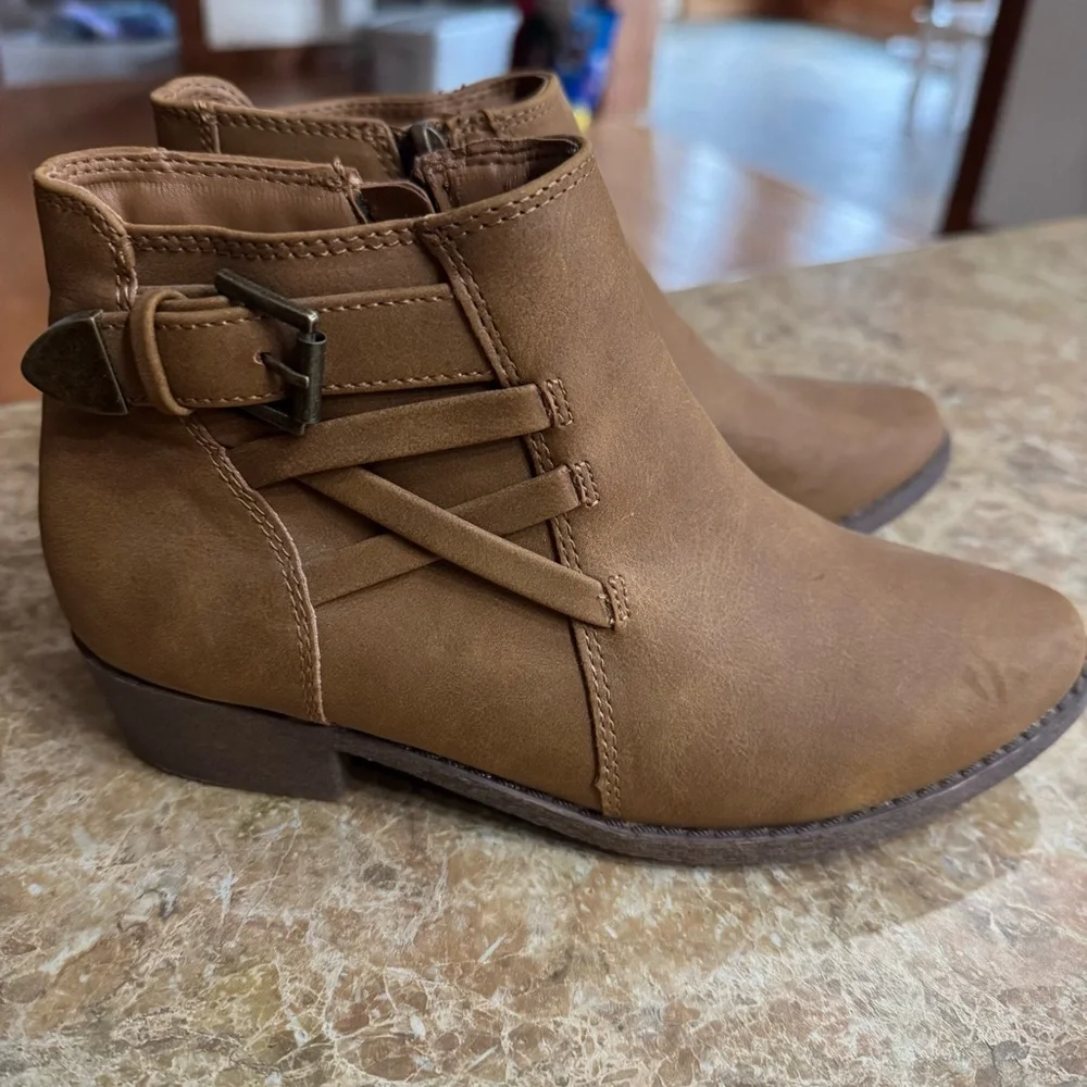 Kohls Ankle Boots Booties Girls Size 4 Brown Cognac Side Buckle Side Zip